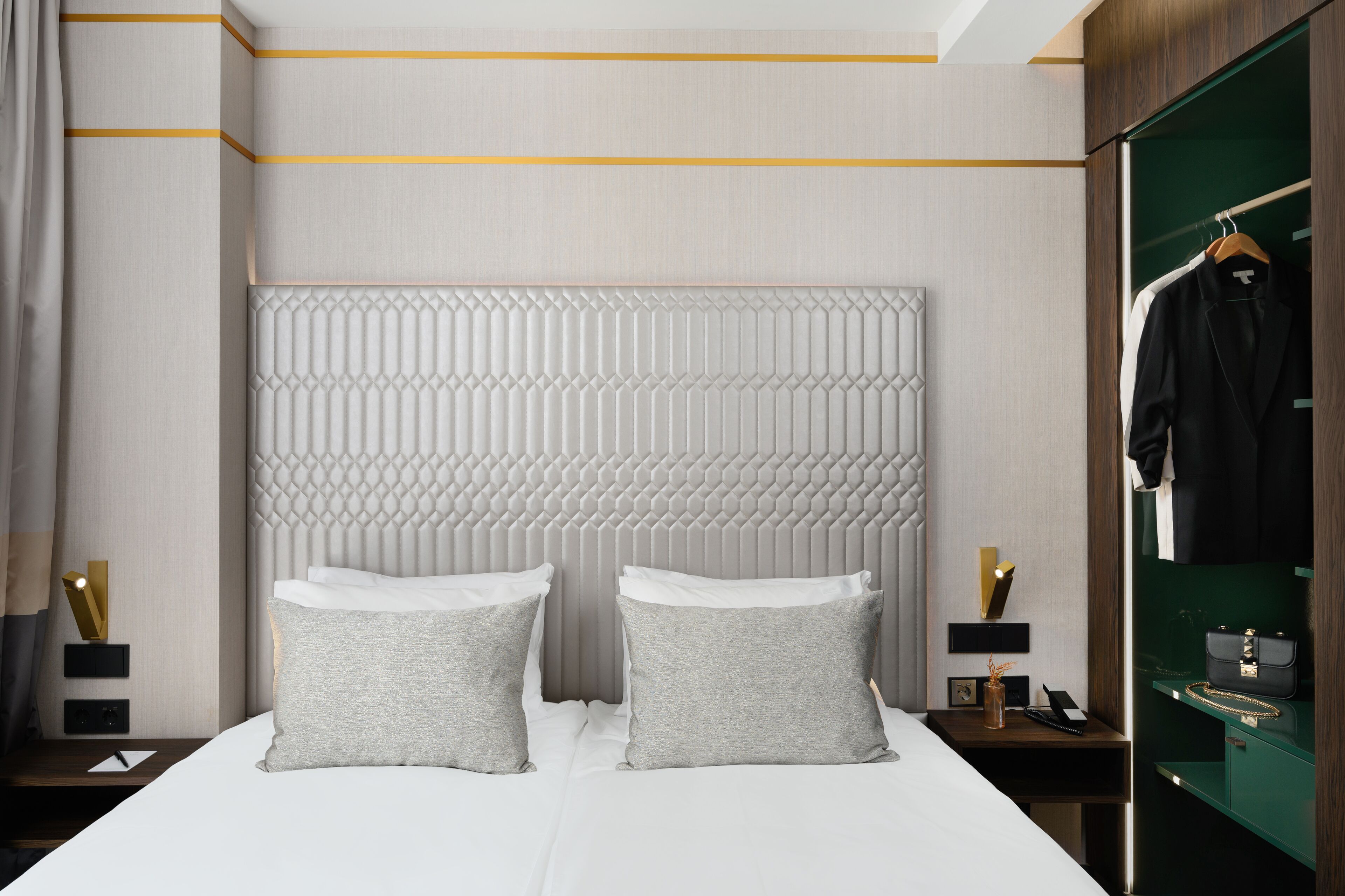 Hotel Emerald & Suites