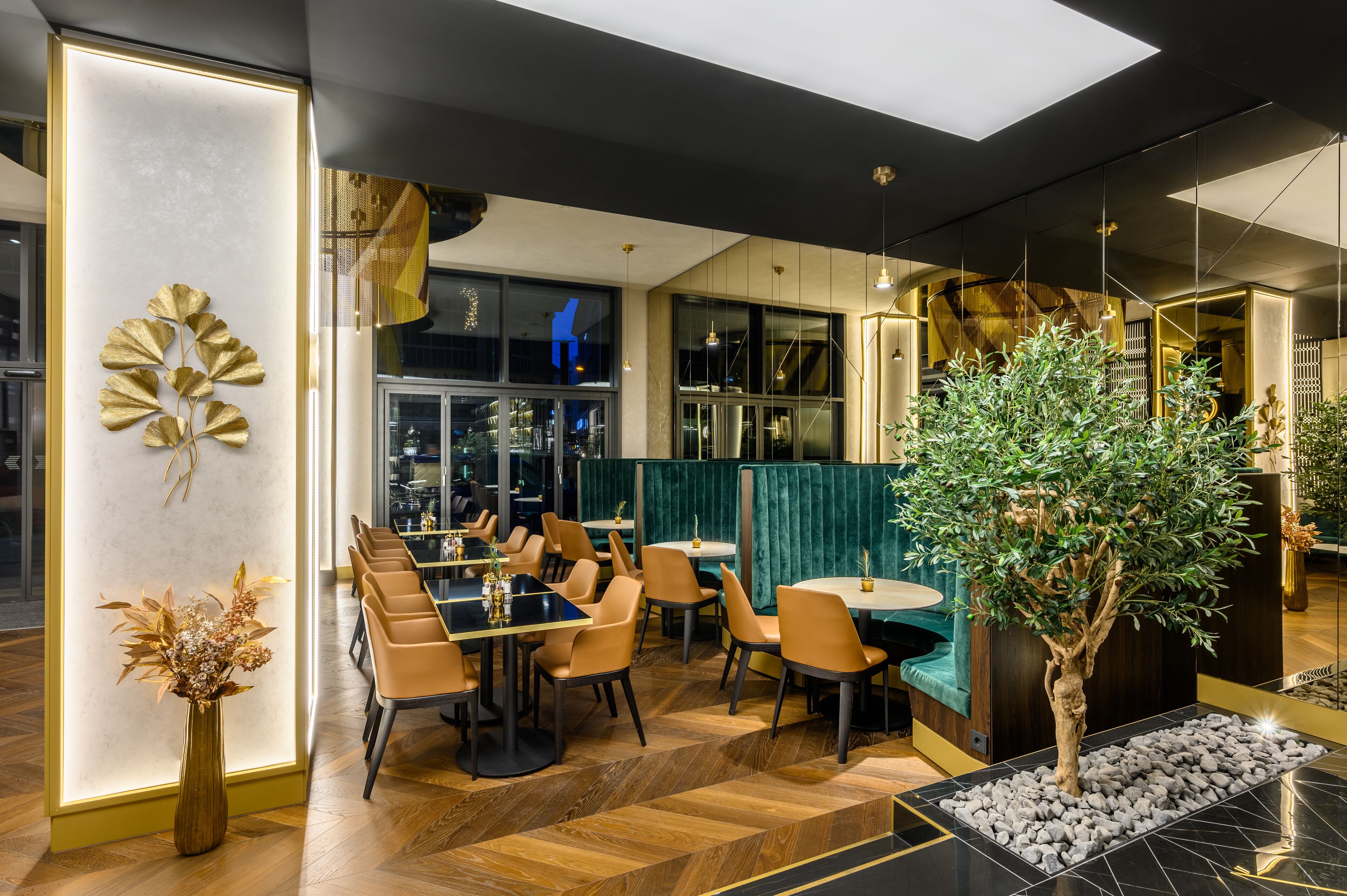 Hotel Emerald & Suites