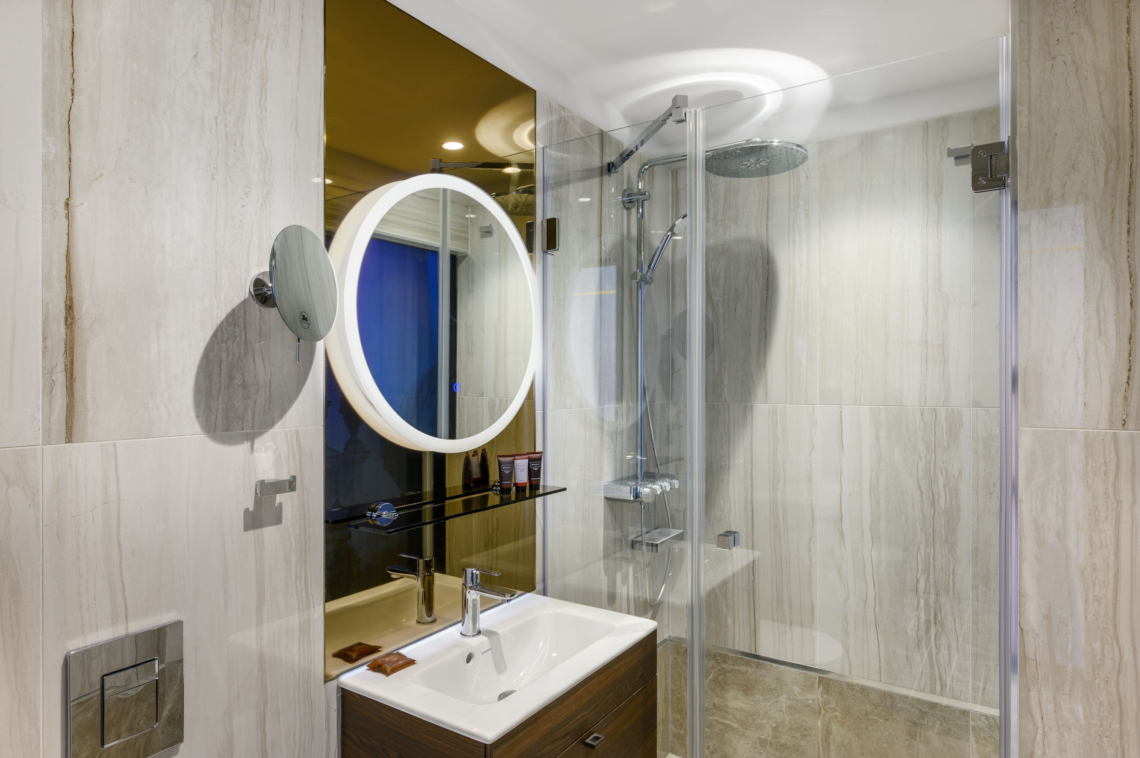 Hotel Emerald & Suites