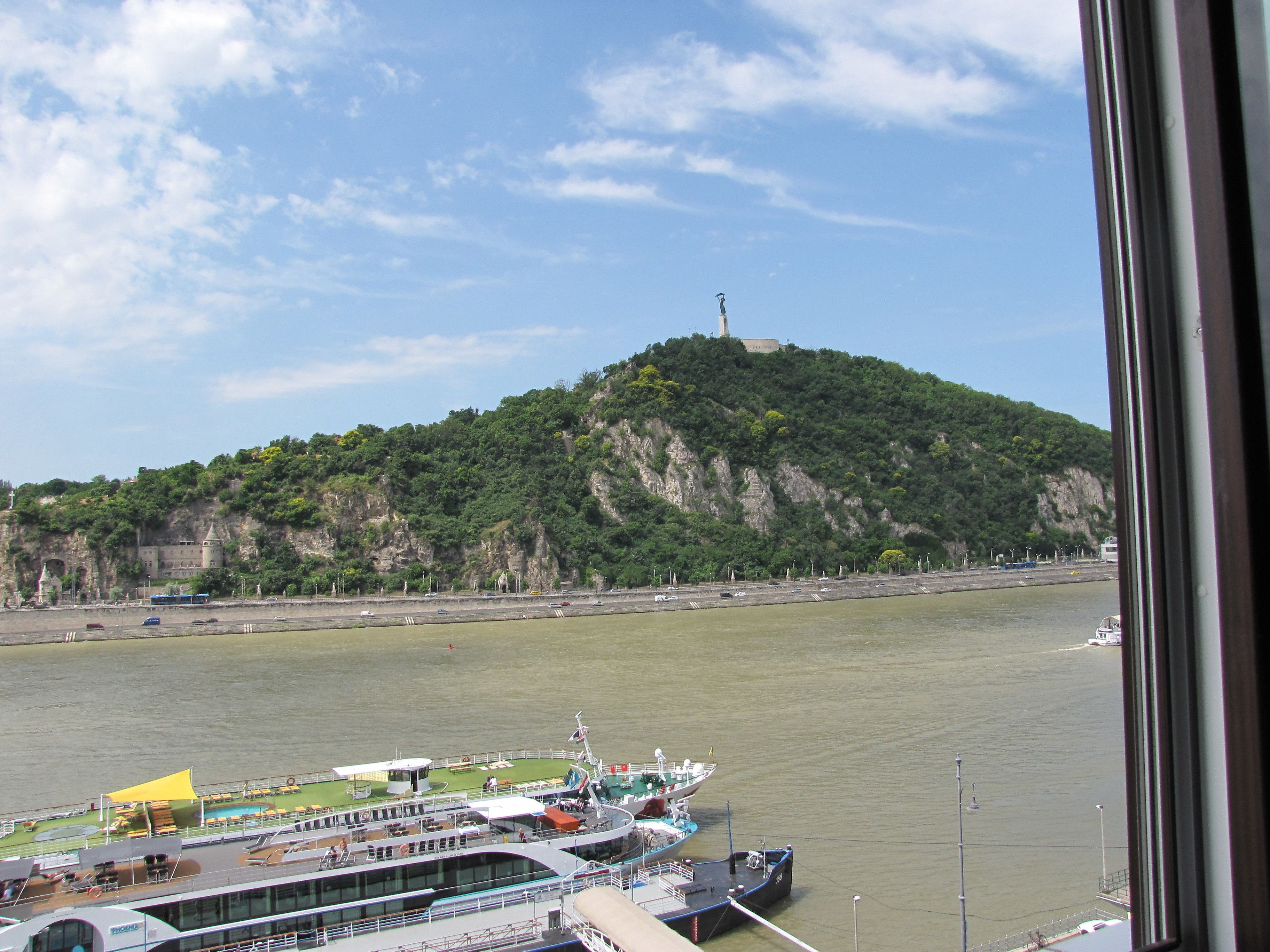 Empire of Liberty Apartment