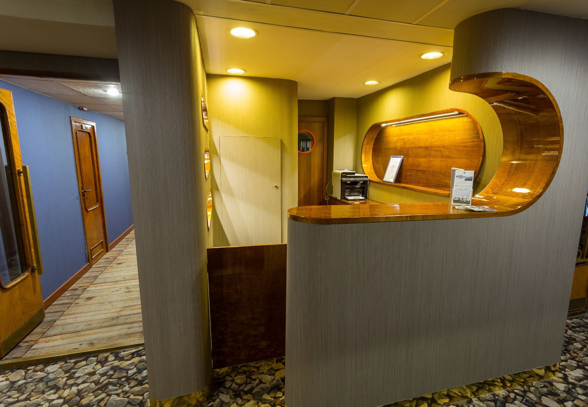 Grand Jules - Boat Hotel