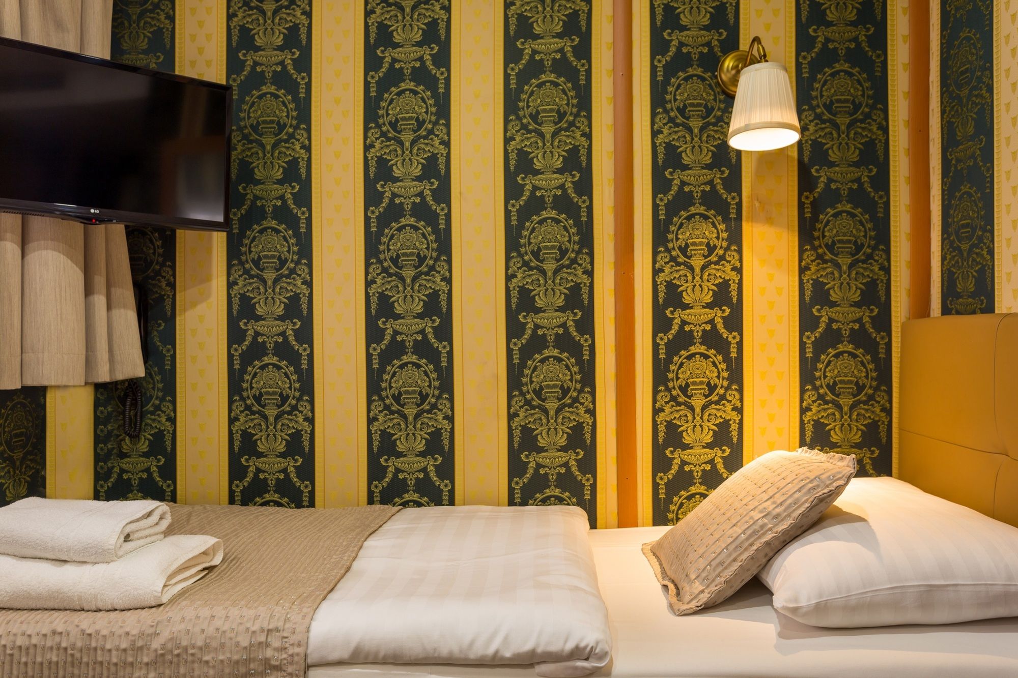Grand Jules - Boat Hotel