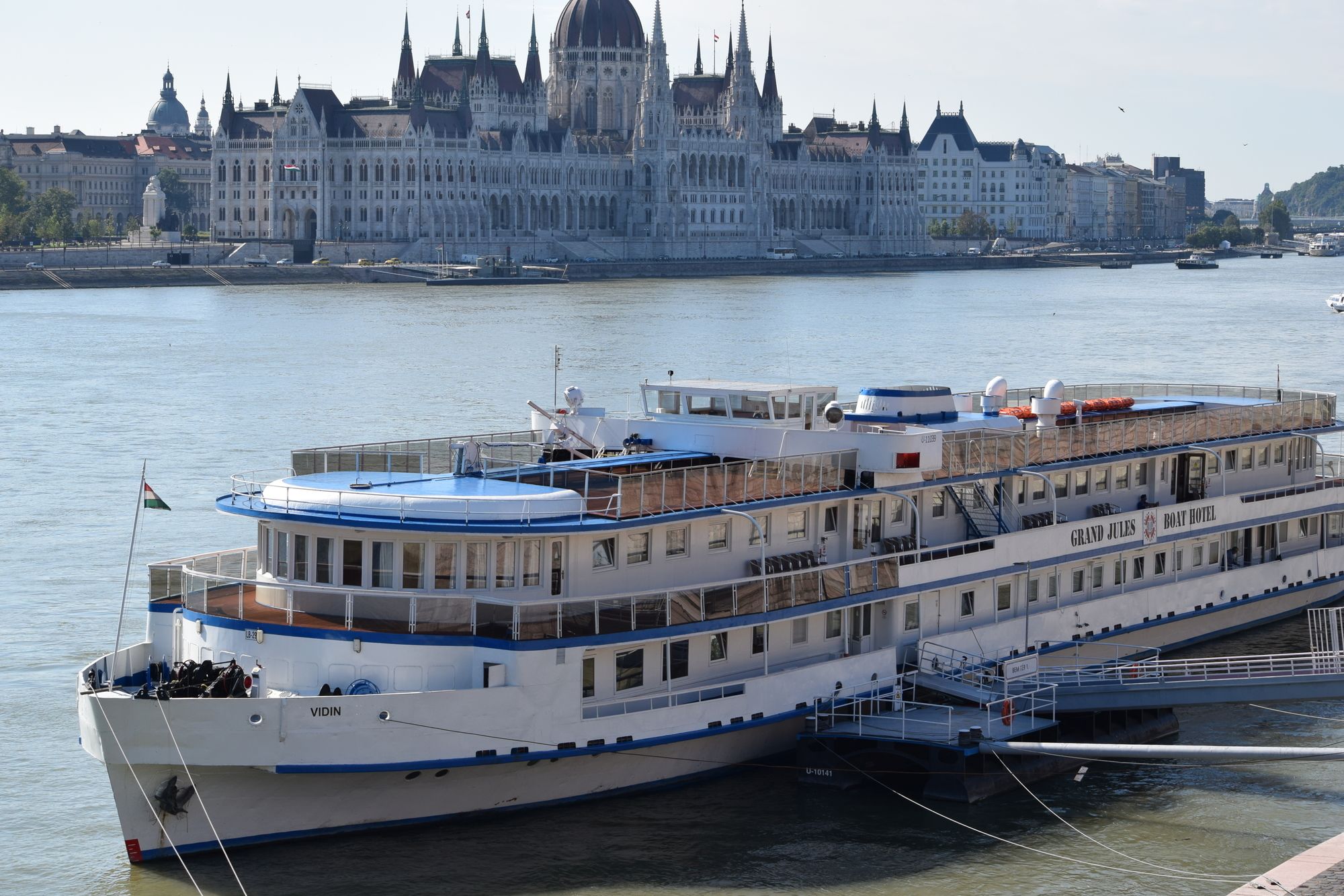 Grand Jules - Boat Hotel
