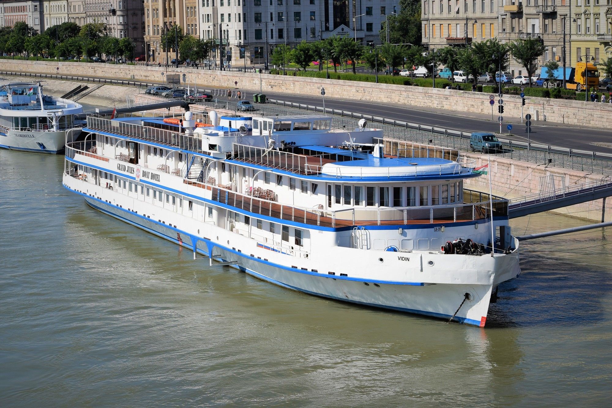 Grand Jules - Boat Hotel