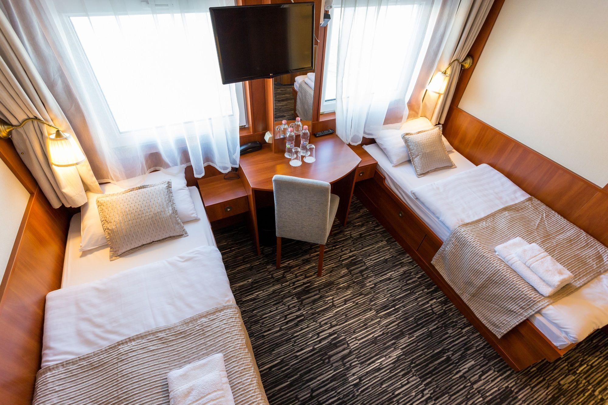 Grand Jules - Boat Hotel