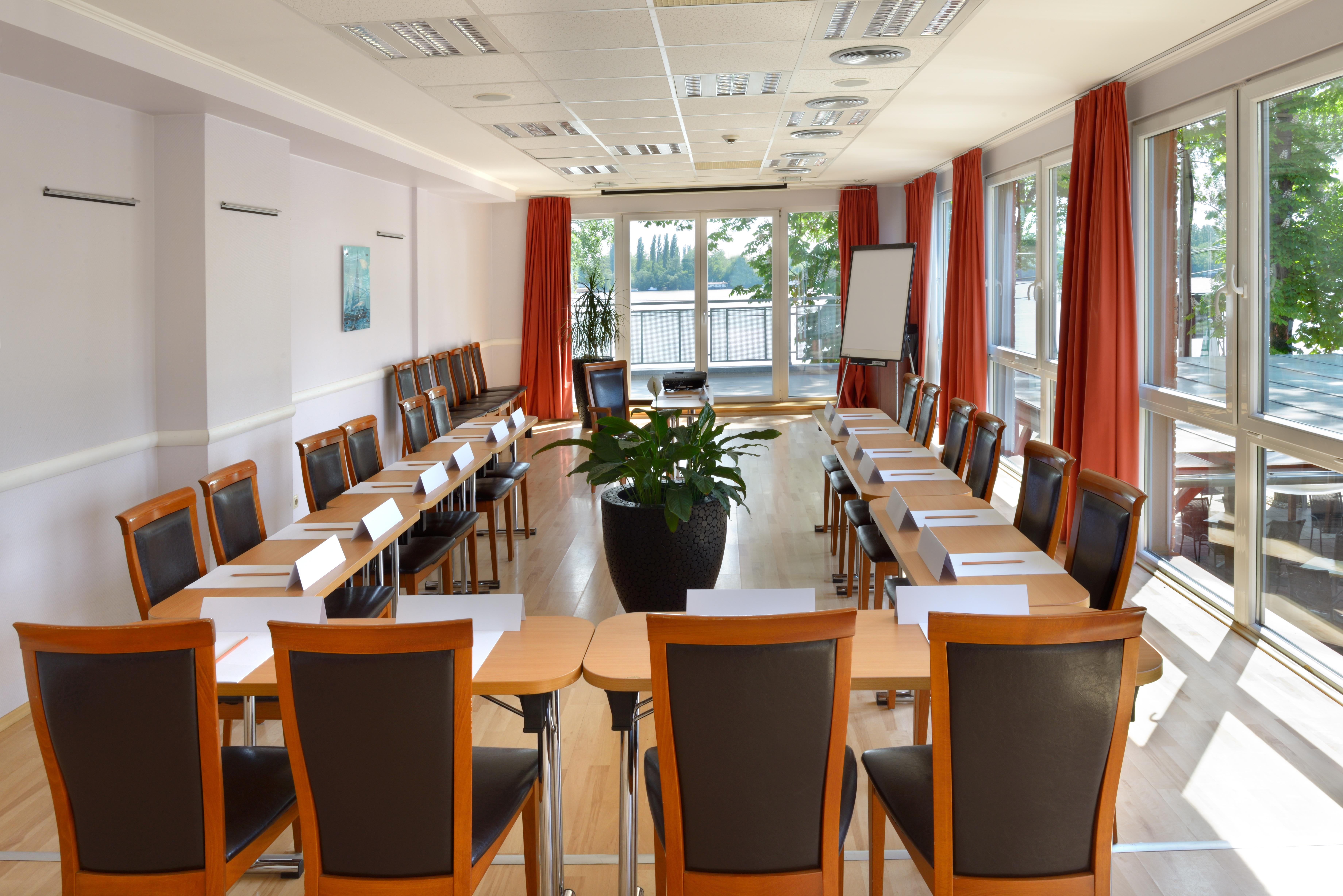 Holiday Beach Budapest Wellness & Conference Hotel