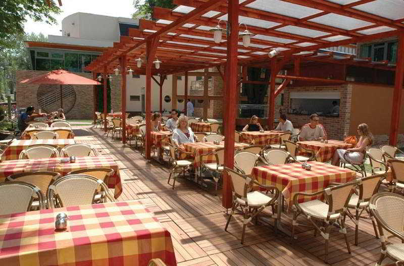 Holiday Beach Budapest Wellness & Conference Hotel