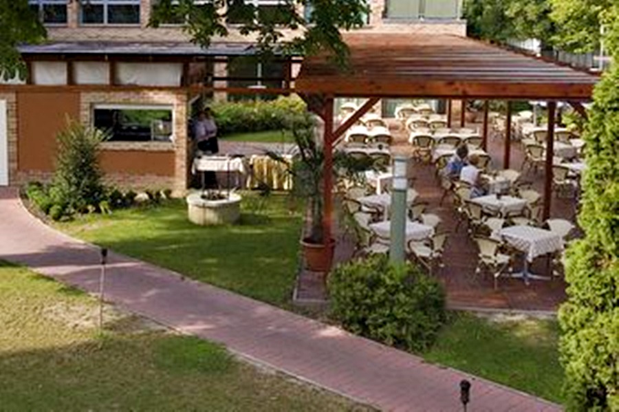 Holiday Beach Budapest Wellness & Conference Hotel