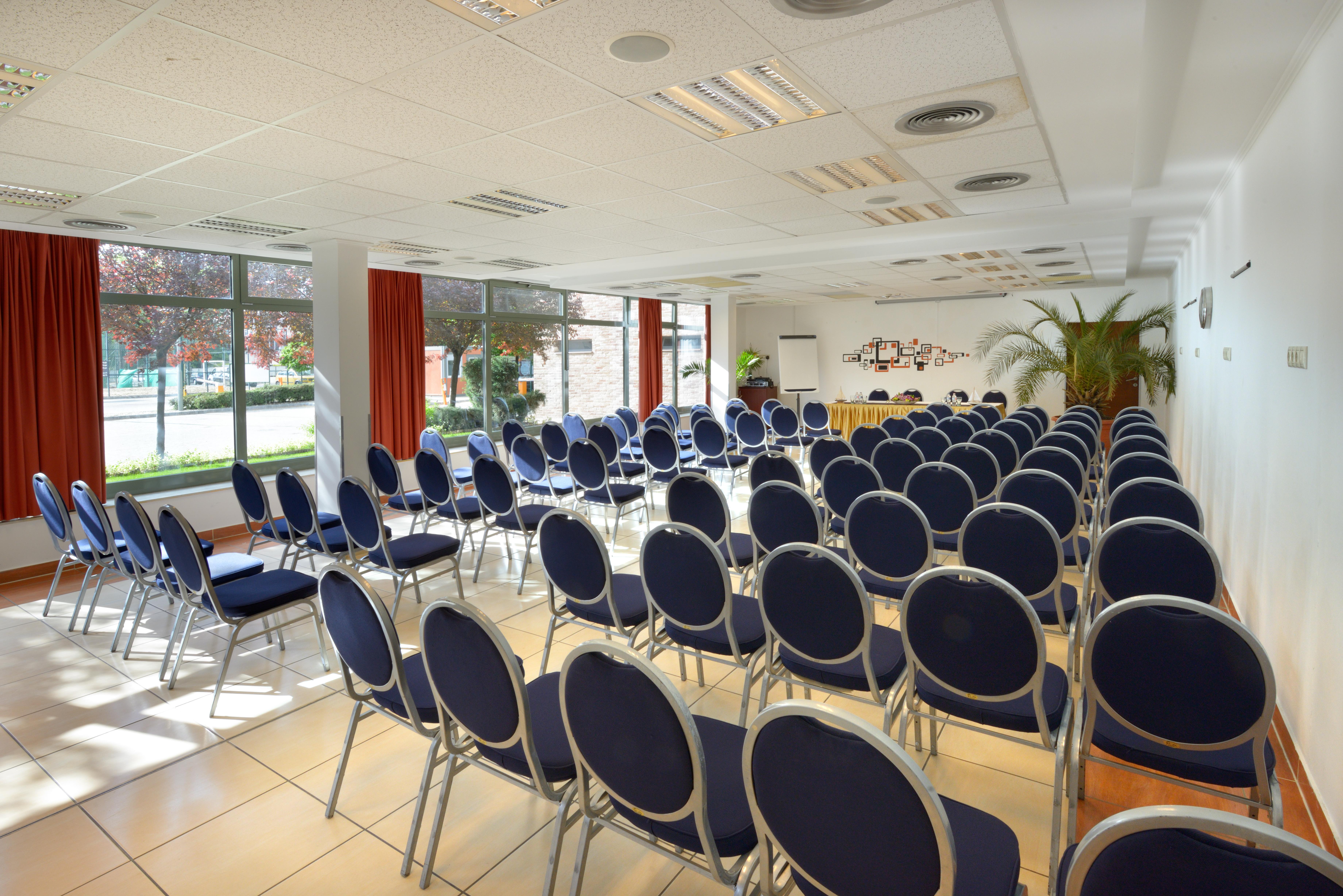 Holiday Beach Budapest Wellness & Conference Hotel