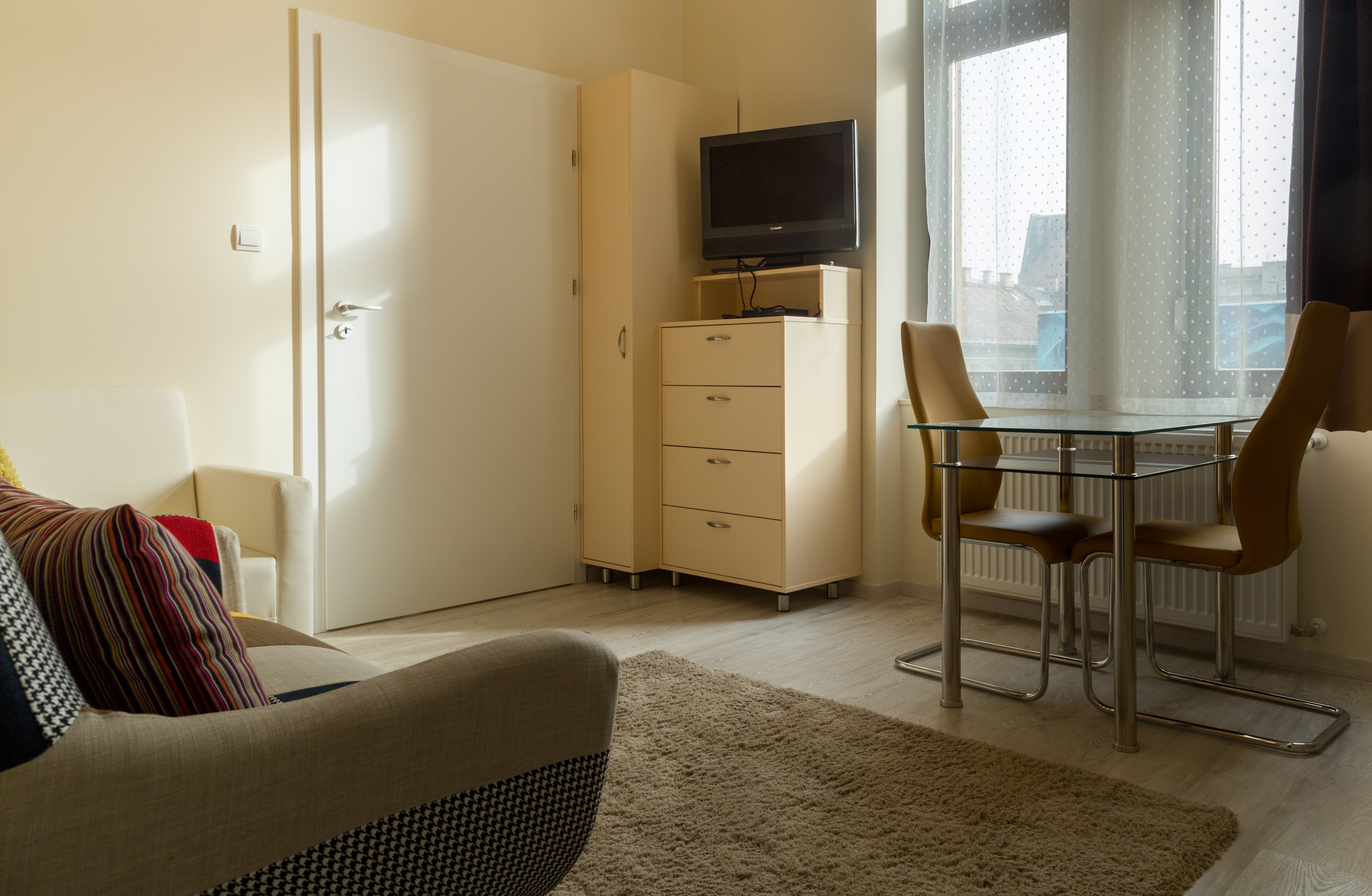 Hotel Mika Downtown
