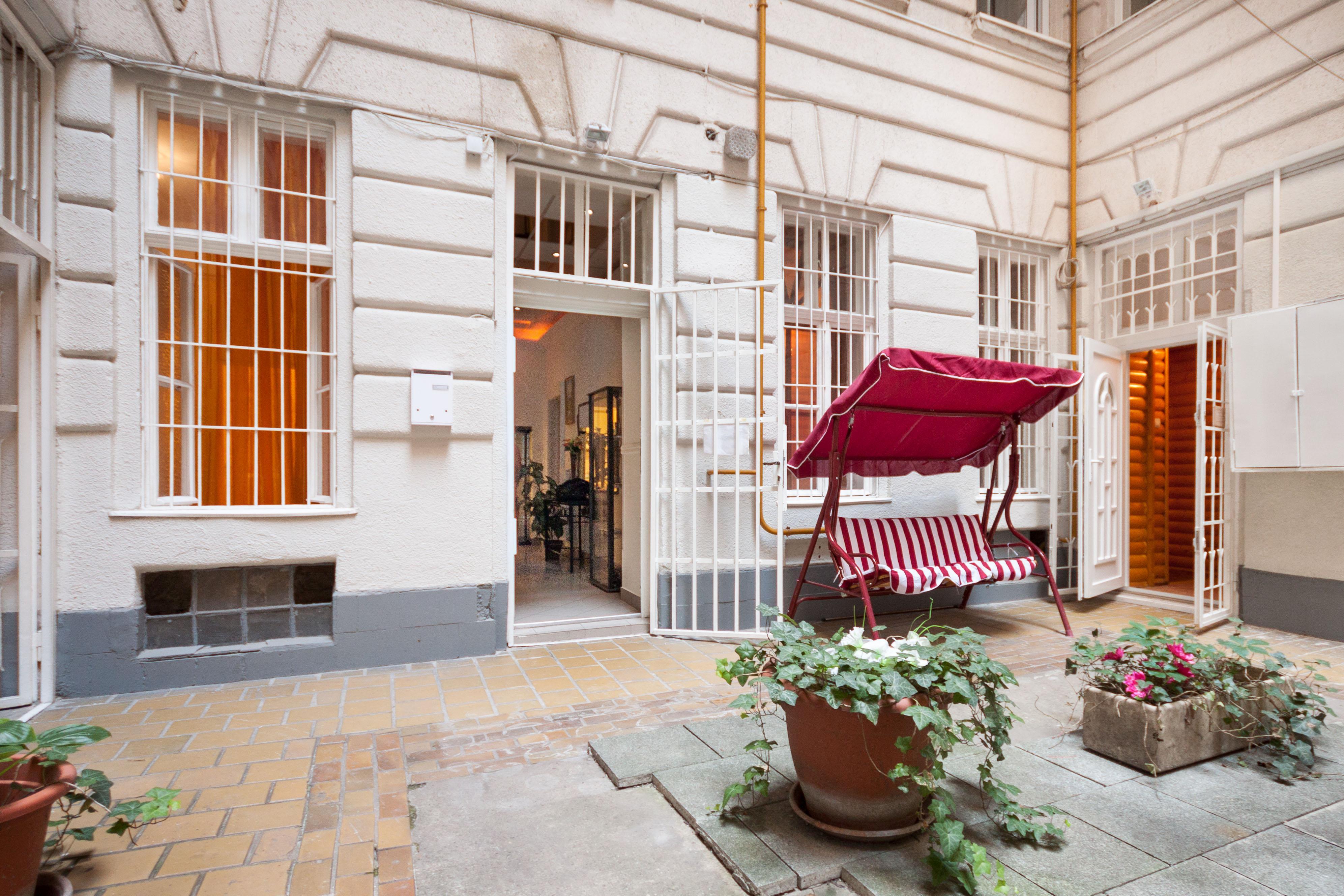Like Home Opera Apartments