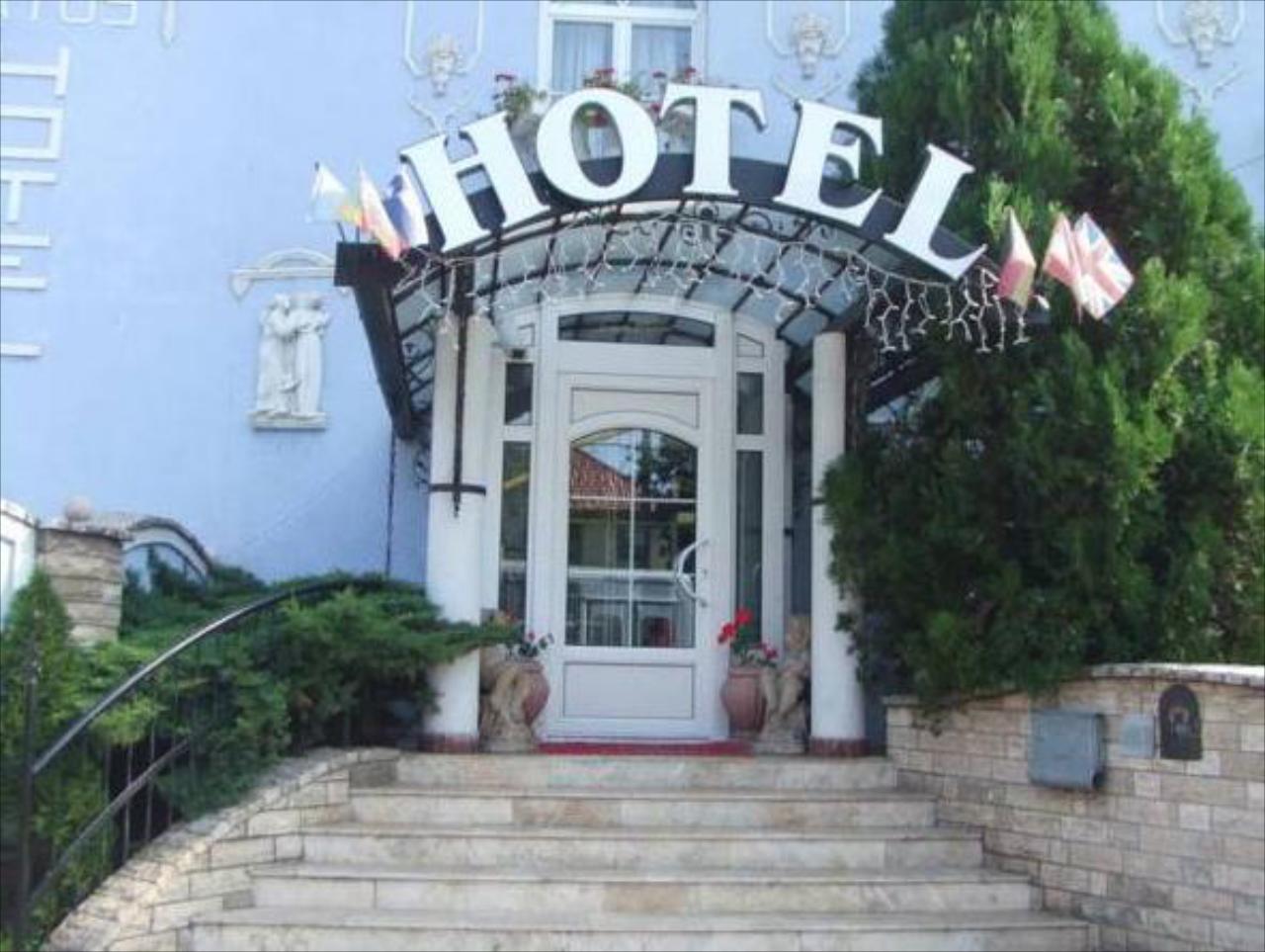 Matus Hotel
