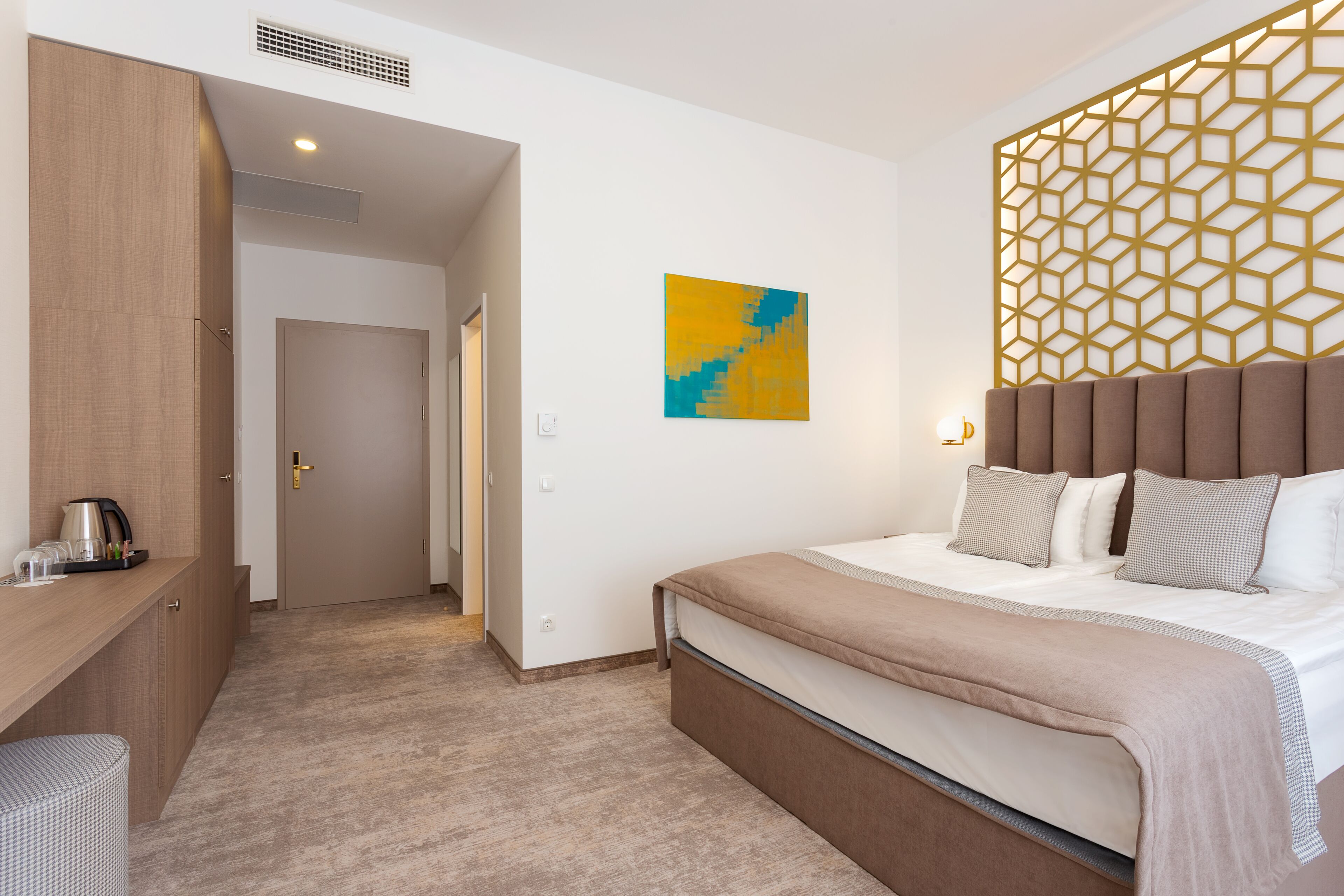 Mera Hotel