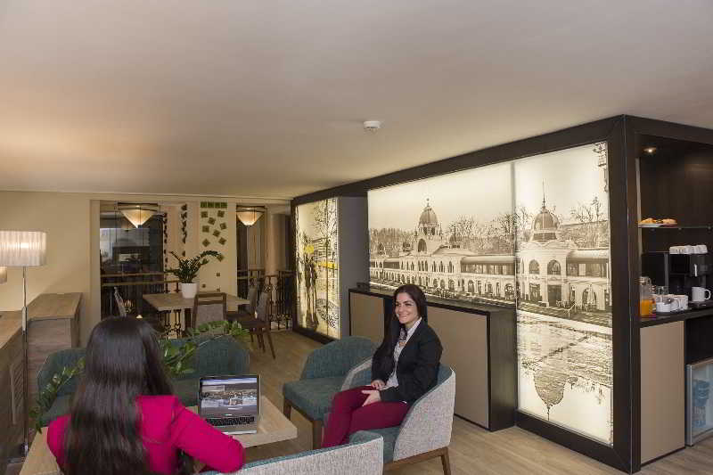 The Three Corners Hotel Art