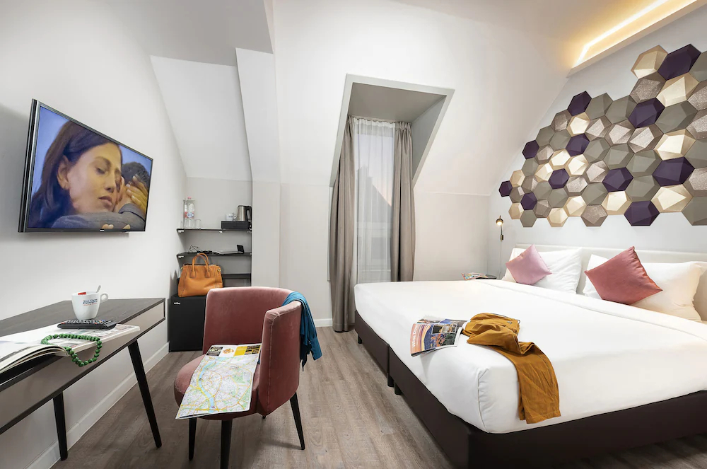 The Three Corners Hotel Art