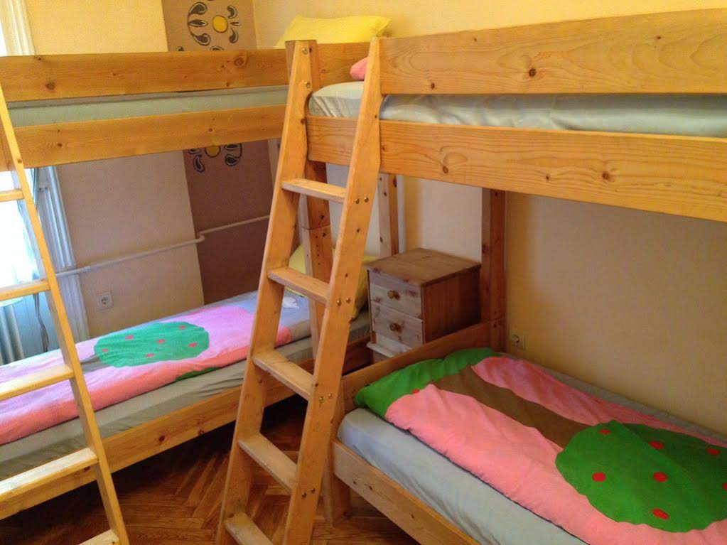 Yolo Hostel