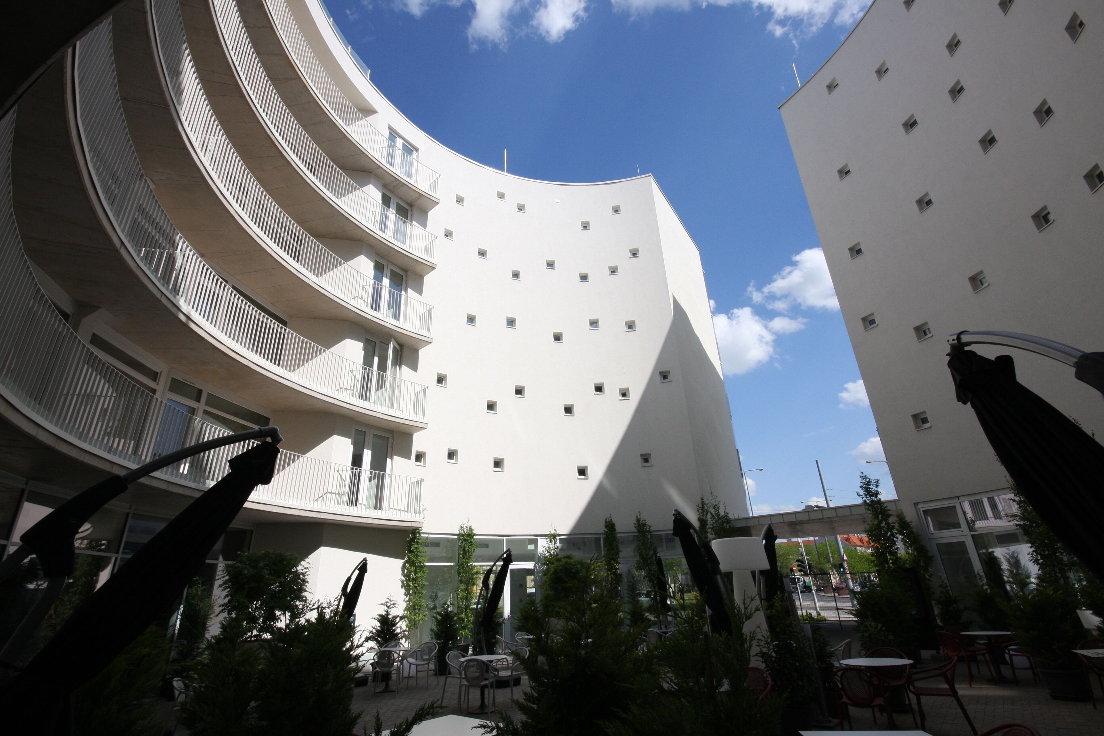 Párizs Garden Apartments