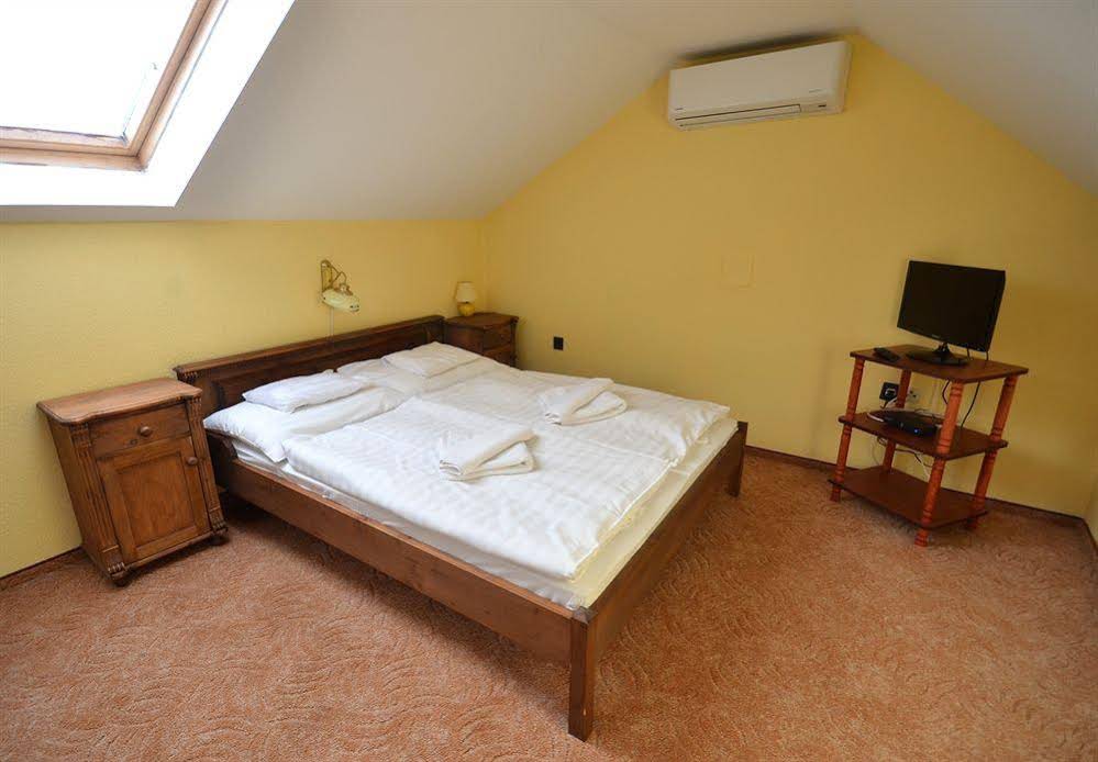 Revesz Etterem Hotel Es Rosa Spa