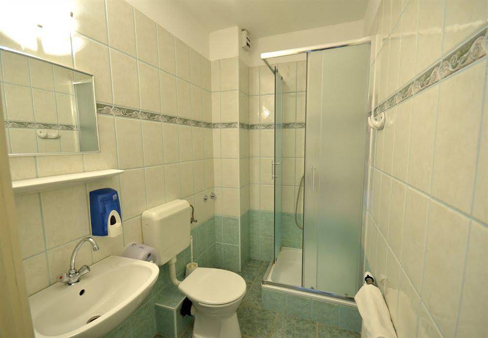 Revesz Etterem Hotel Es Rosa Spa