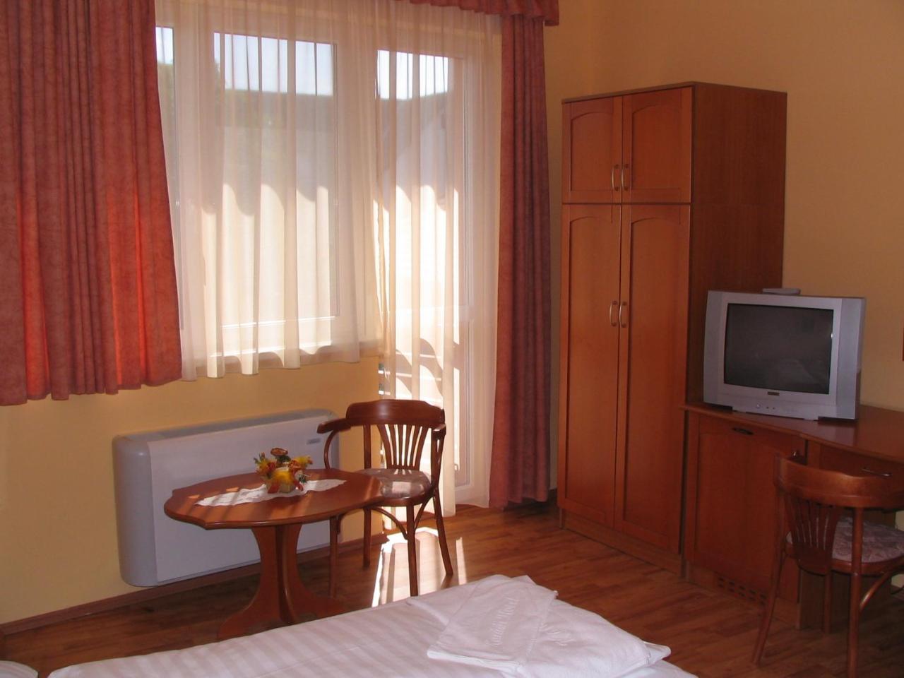 Karádi Hotel