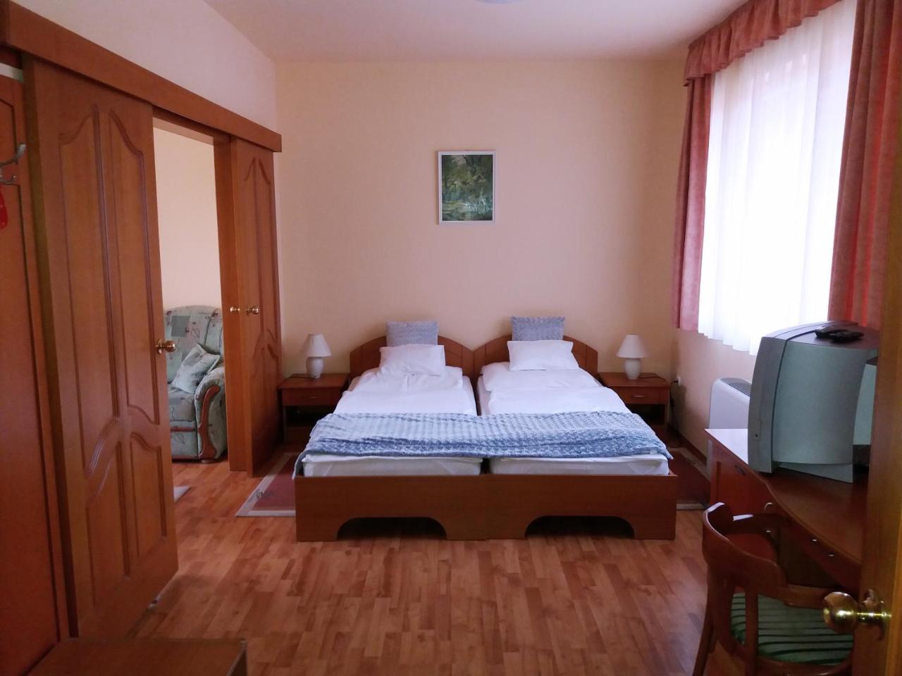 Karádi Hotel