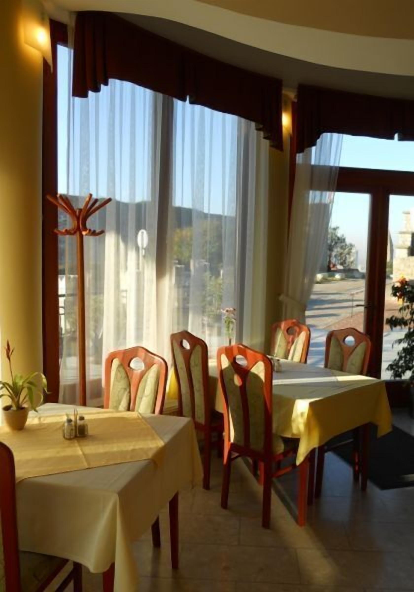 Sándor Hotel