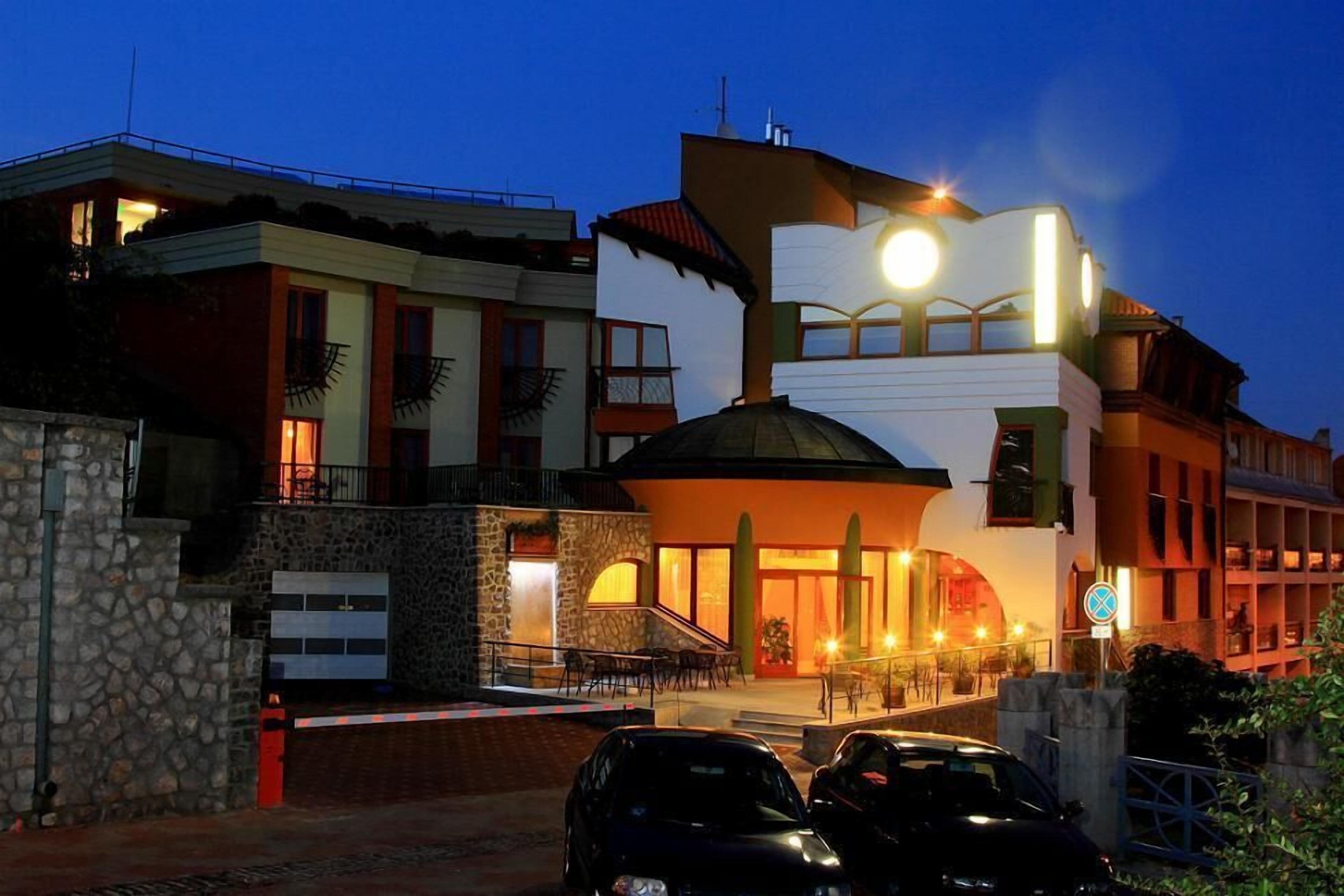 Sándor Hotel