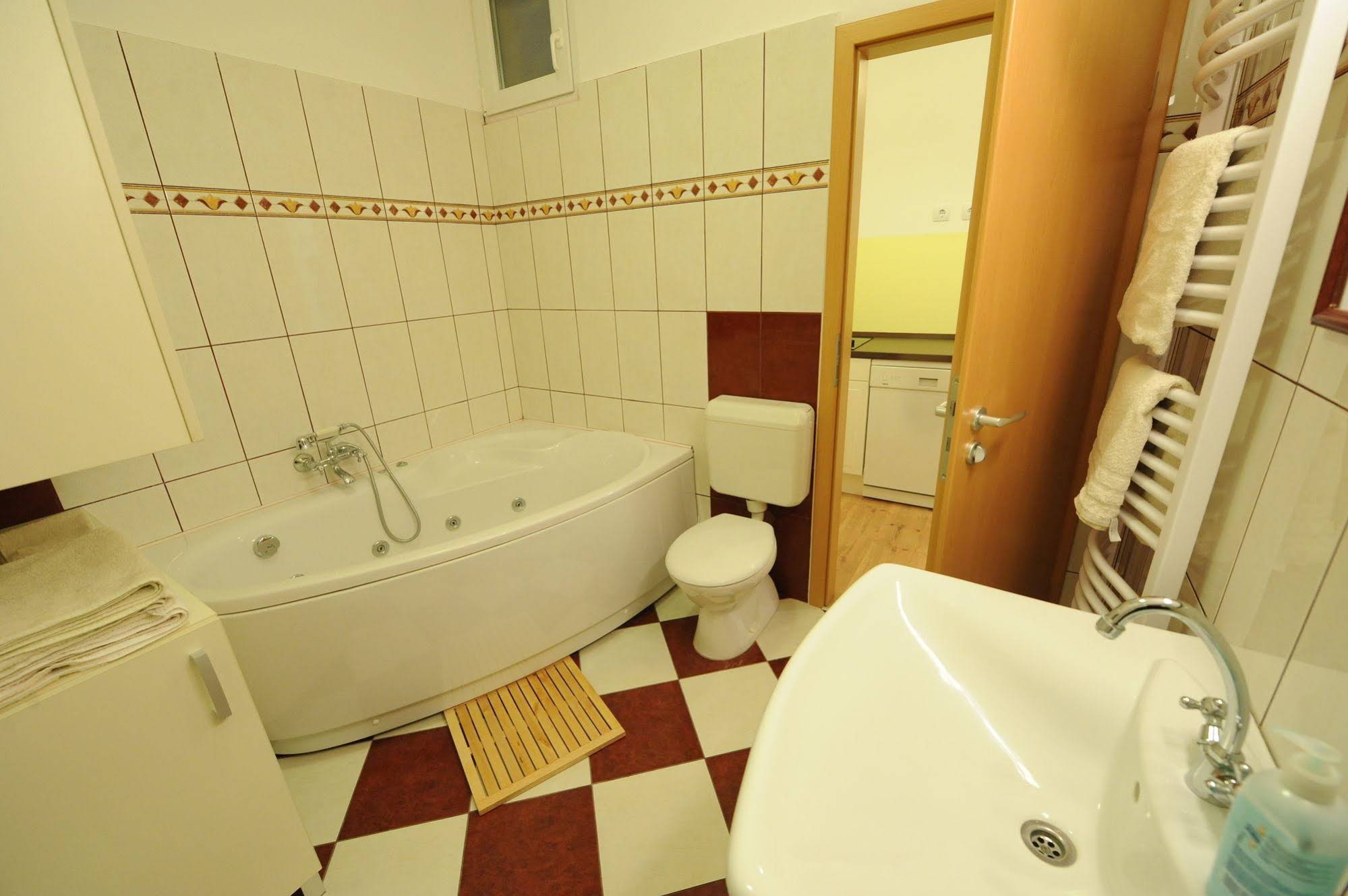 Toldi Apartments Pecs