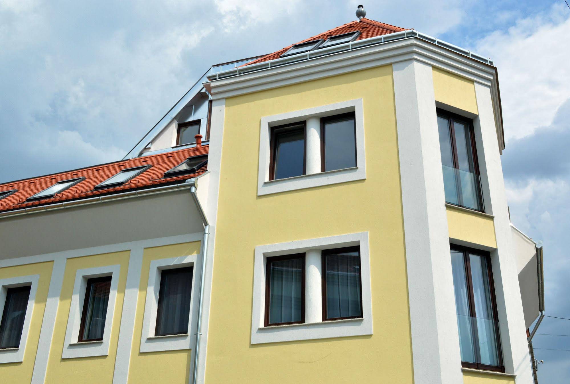 Toldi Apartments Pecs