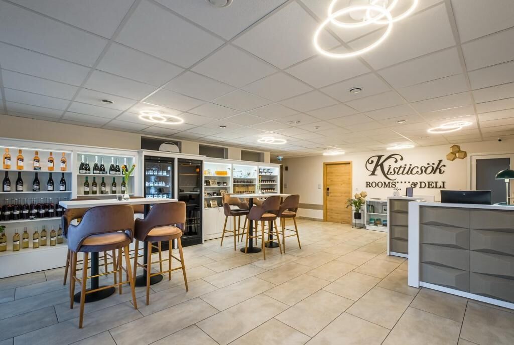 Kistucsok Etterem Food & Room