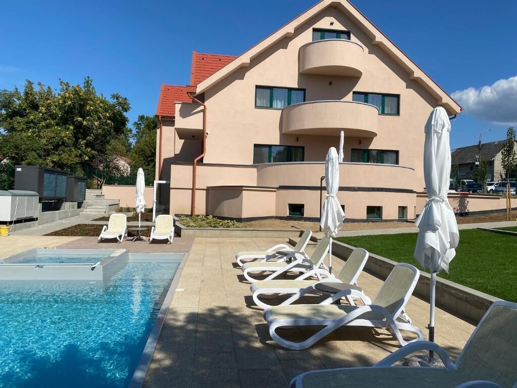 Kistucsok Etterem Food & Room