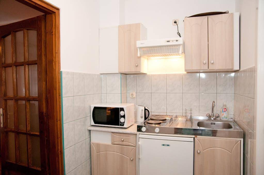 Yowan Apartments