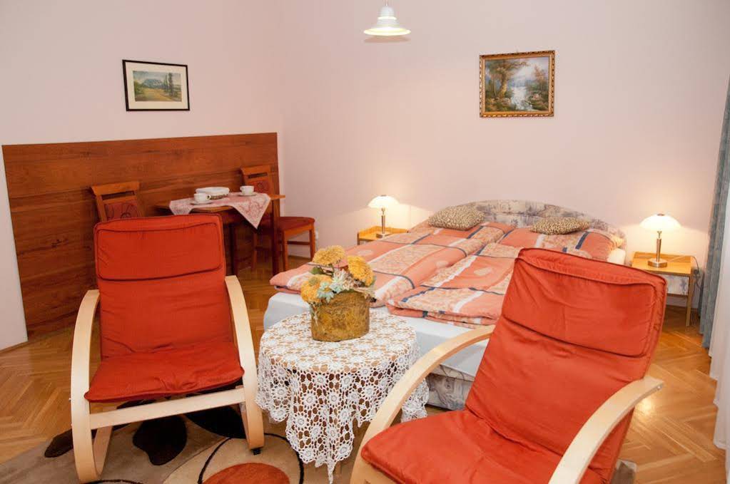 Yowan Apartments