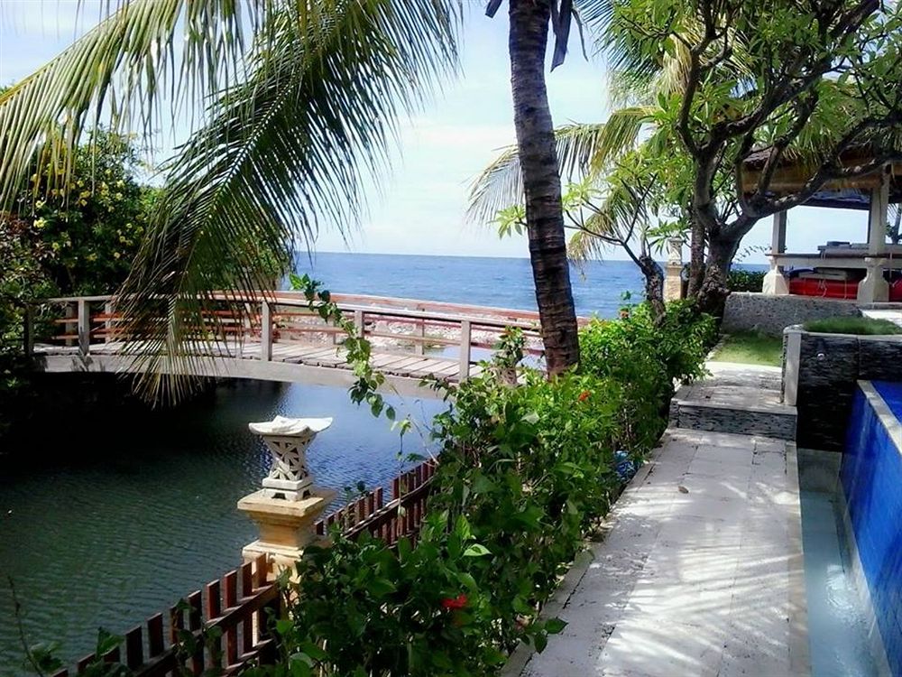 Arya Amed Beach Resort