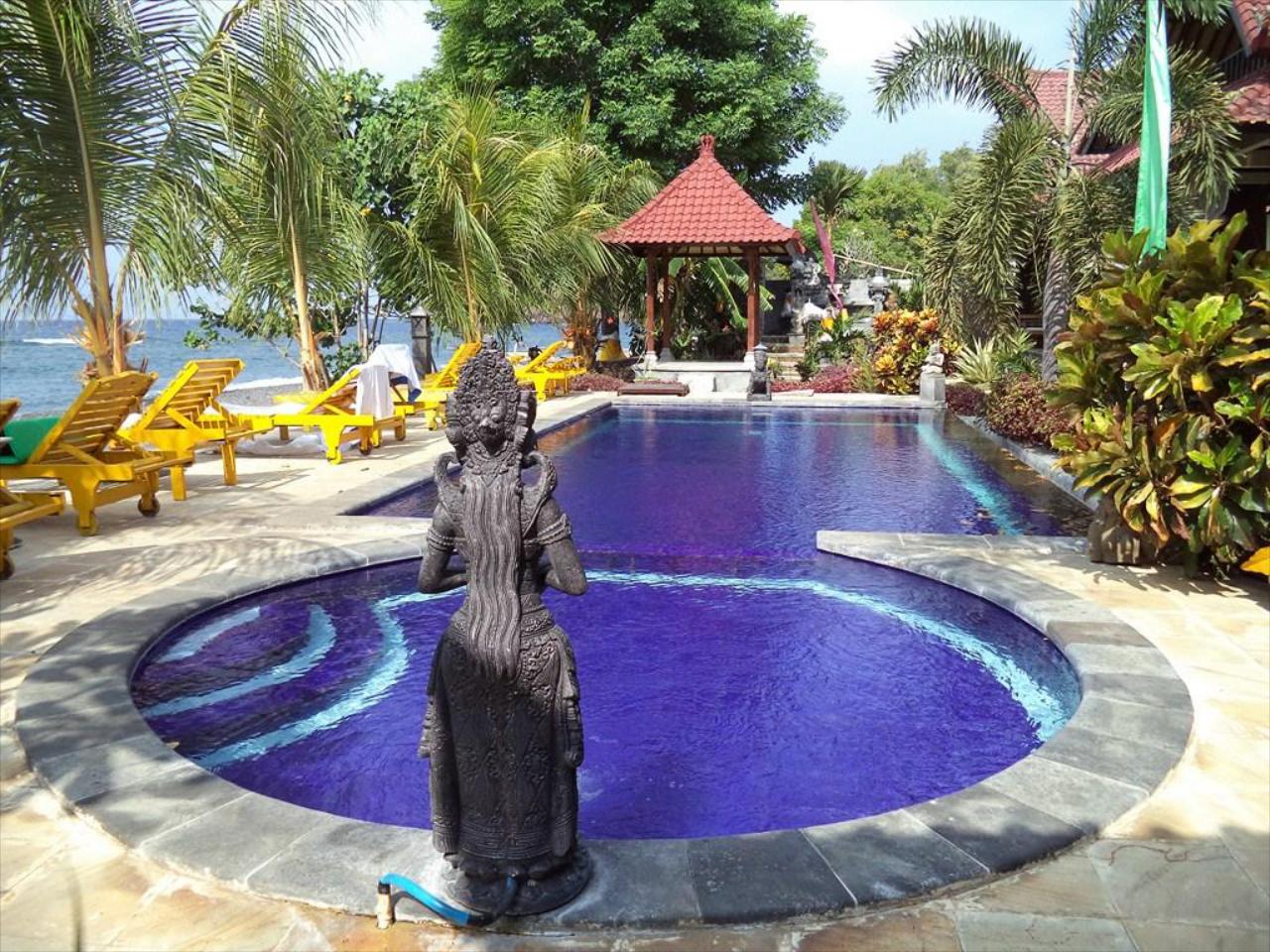 Tradisi Beach Front Villas
