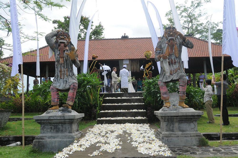 Tirta Ayu Hotel & Restaurant