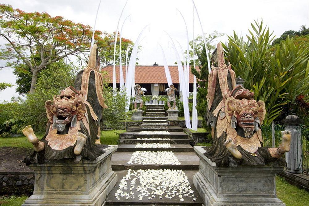 Tirta Ayu Hotel & Restaurant
