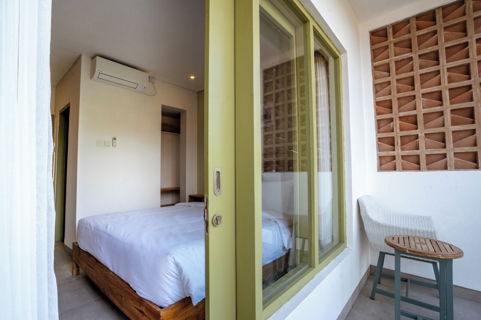 Honu Studio Living