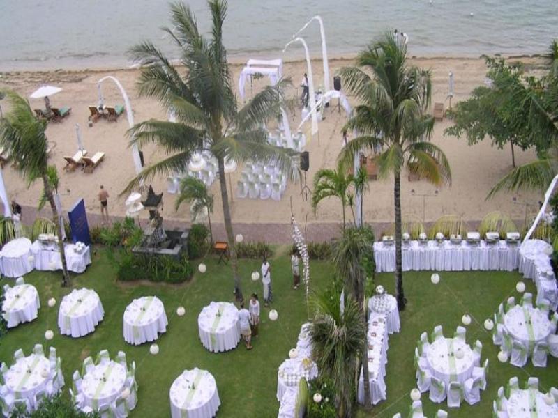 Oasis Beach Resort & Spa