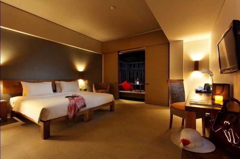 Oasis Beach Resort & Spa