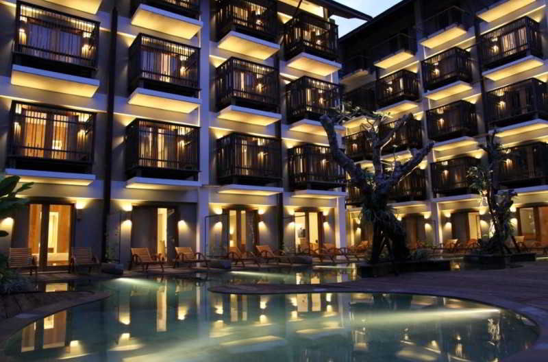 Oasis Beach Resort & Spa