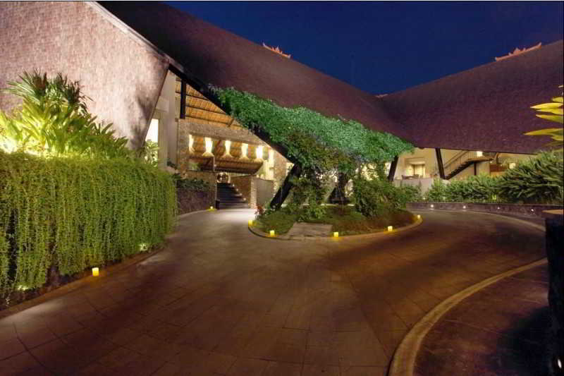 Oasis Beach Resort & Spa
