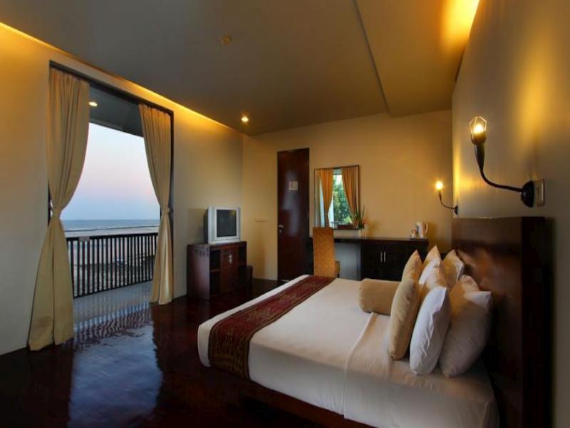 Oasis Beach Resort & Spa