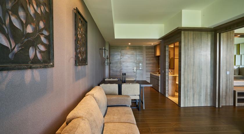 The Crystal Luxury Bay Resort