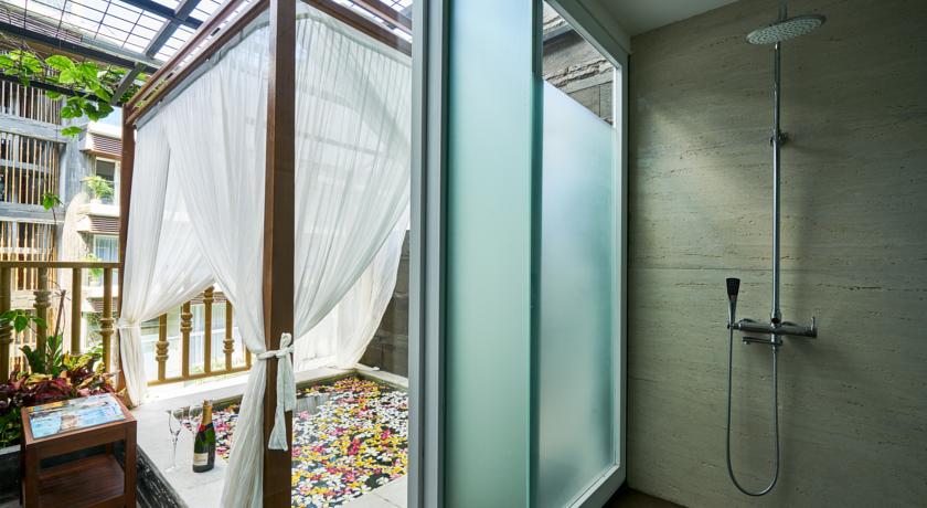 The Crystal Luxury Bay Resort
