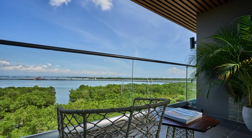 The Crystal Luxury Bay Resort