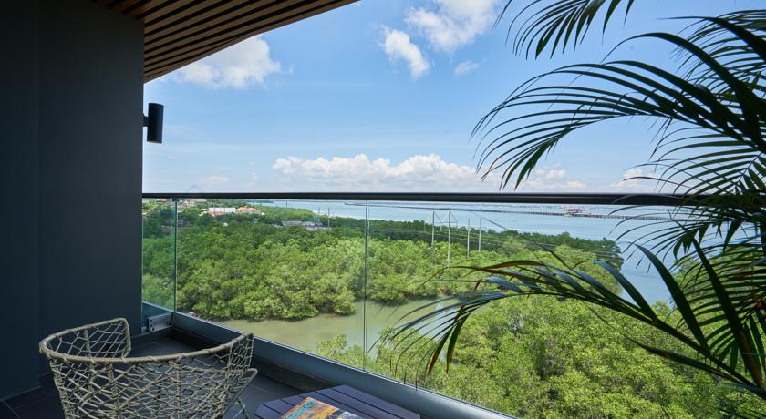 The Crystal Luxury Bay Resort