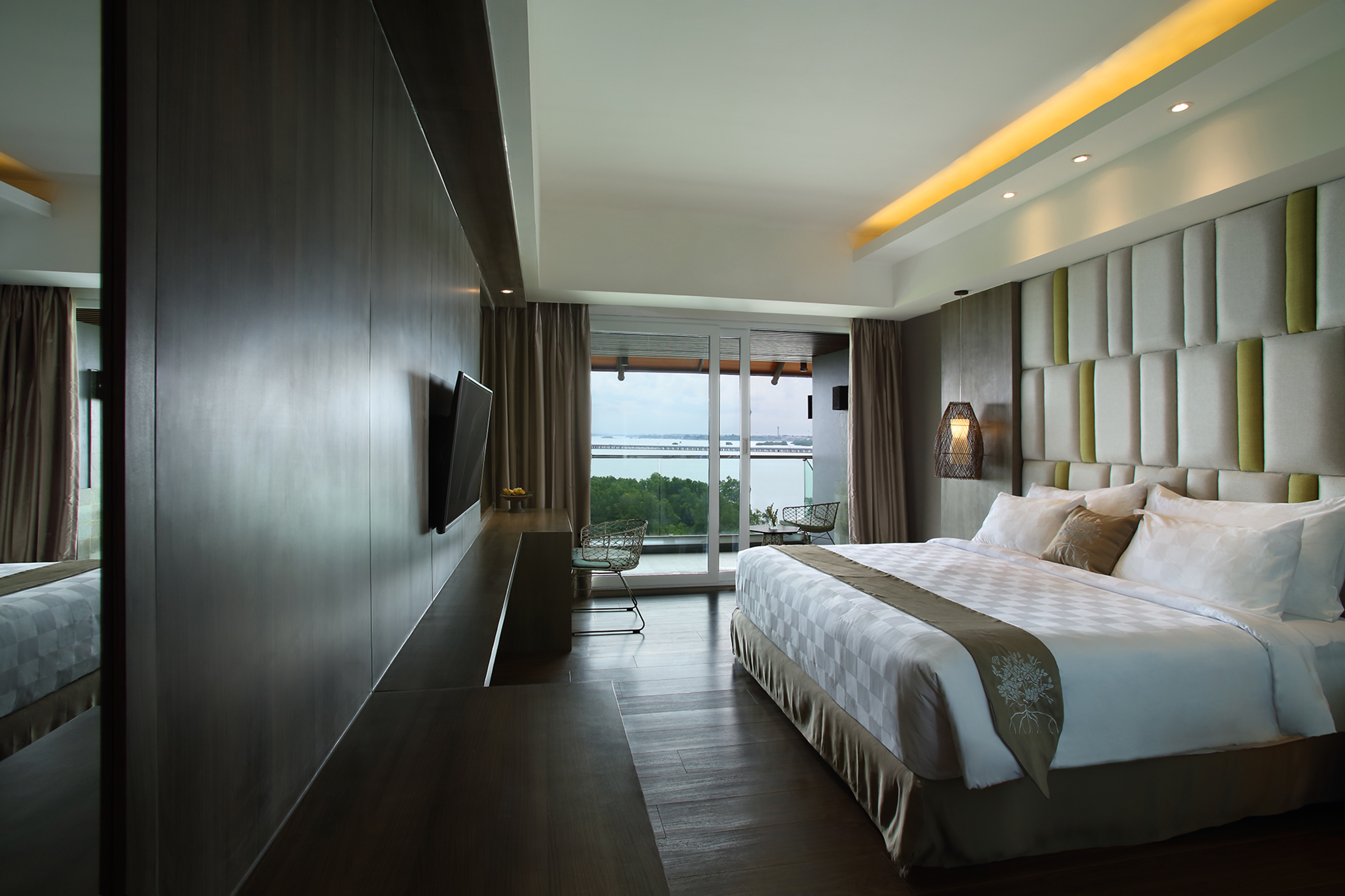 The Crystal Luxury Bay Resort