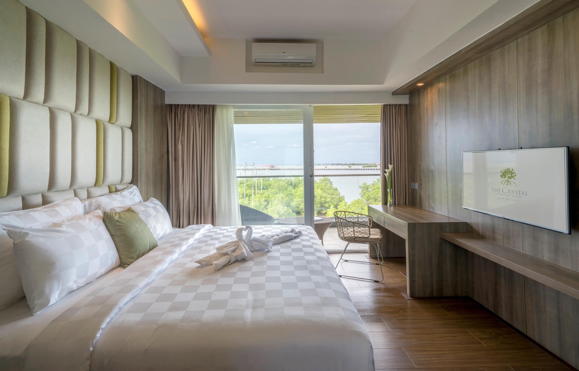 The Crystal Luxury Bay Resort