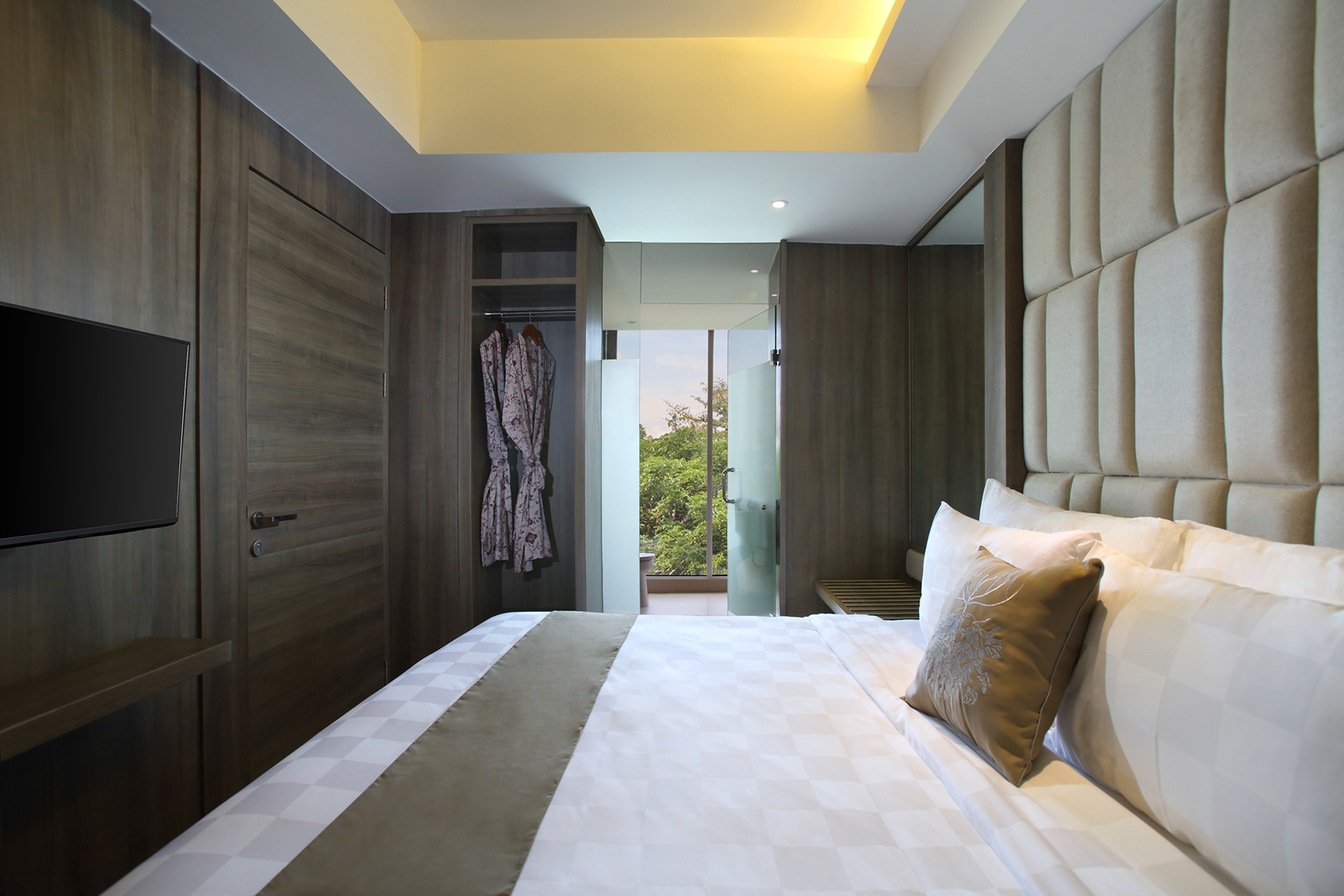 The Crystal Luxury Bay Resort